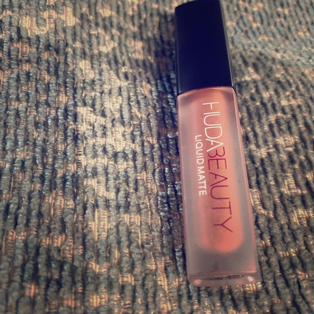 HUDA BEAUTY LIQUID MATTE MINI “VENUS”